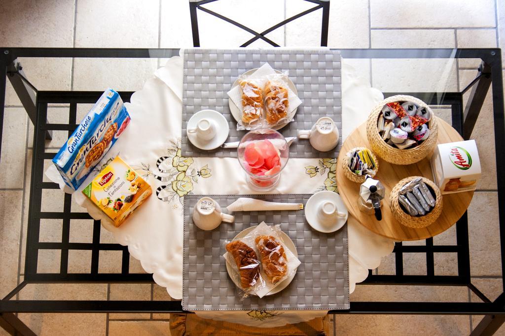 Spicchi Di Sole Bed and Breakfast Napels Buitenkant foto