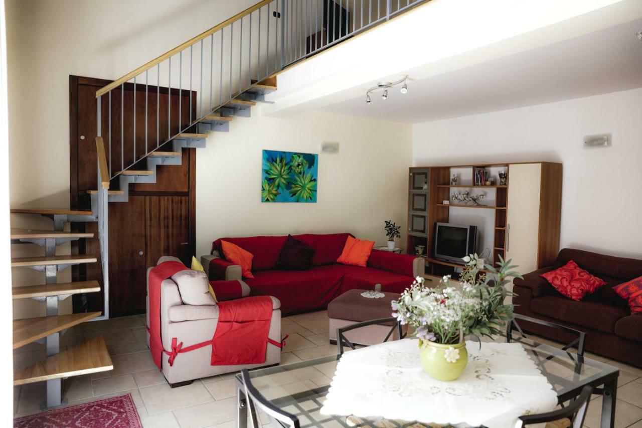 Spicchi Di Sole Bed and Breakfast Napels Buitenkant foto