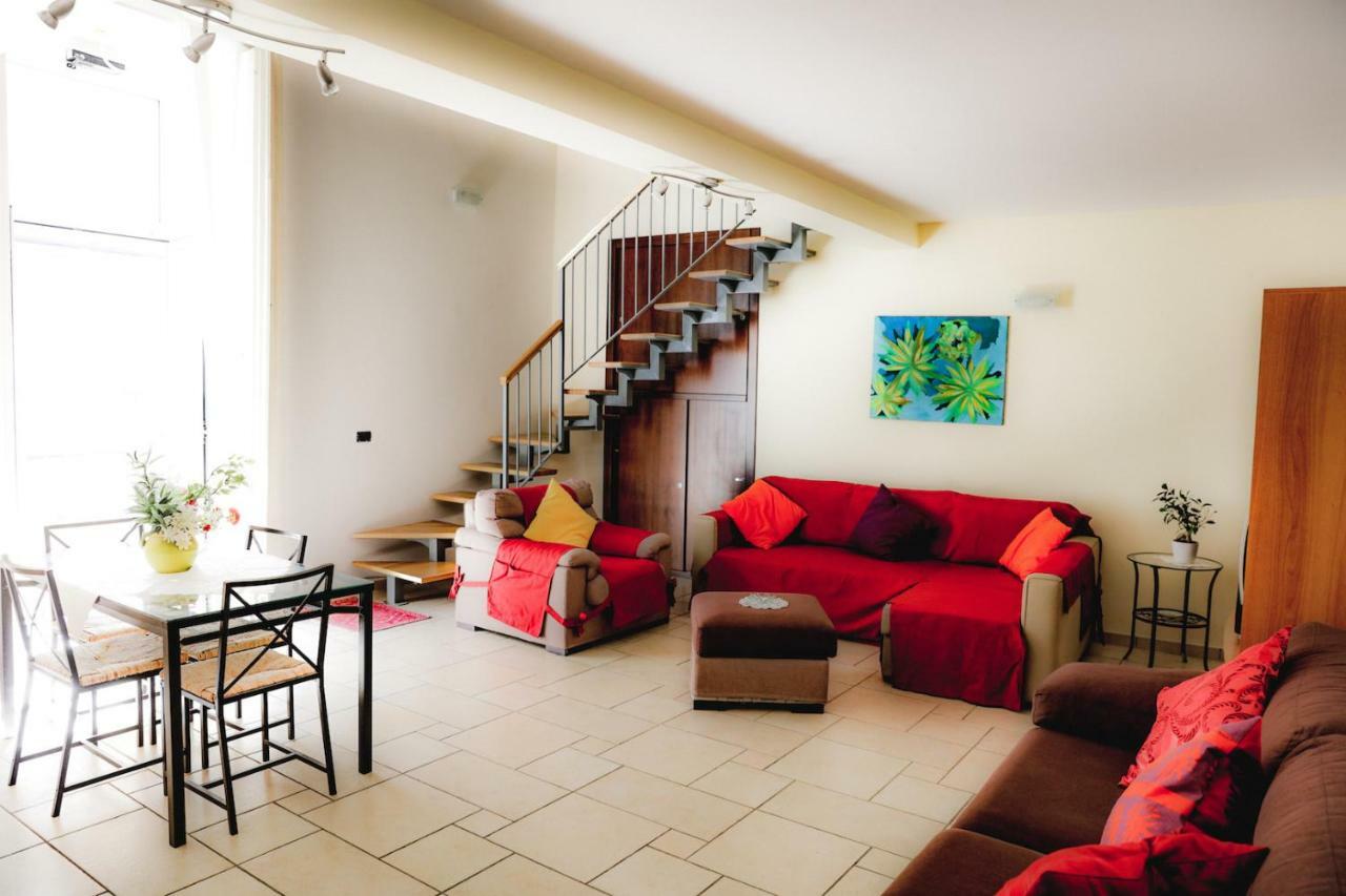 Spicchi Di Sole Bed and Breakfast Napels Buitenkant foto